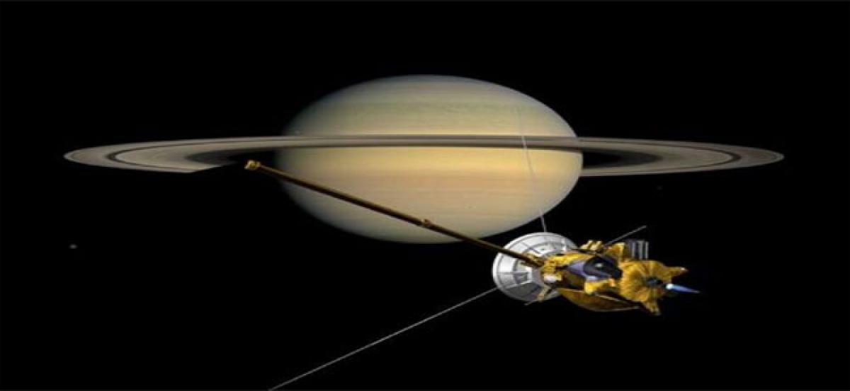 Cassini makes final flyby of Titan before death plunge