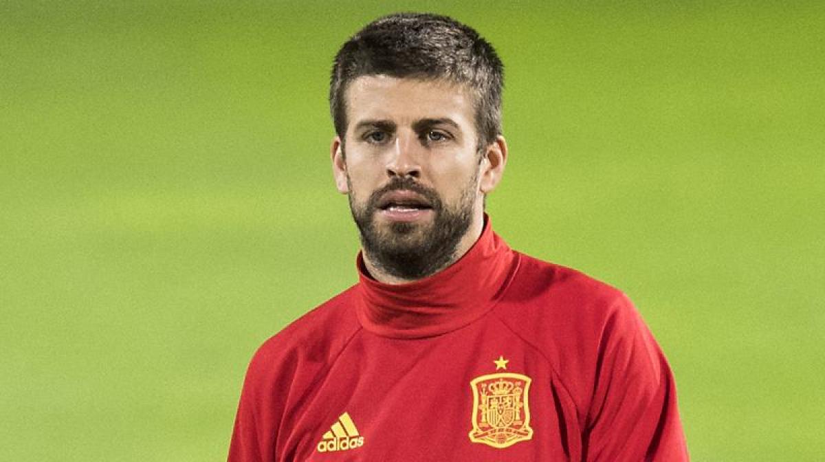 Gerard Pique jeered at Spain’s training camp, Barcelona joins Catalonia strike