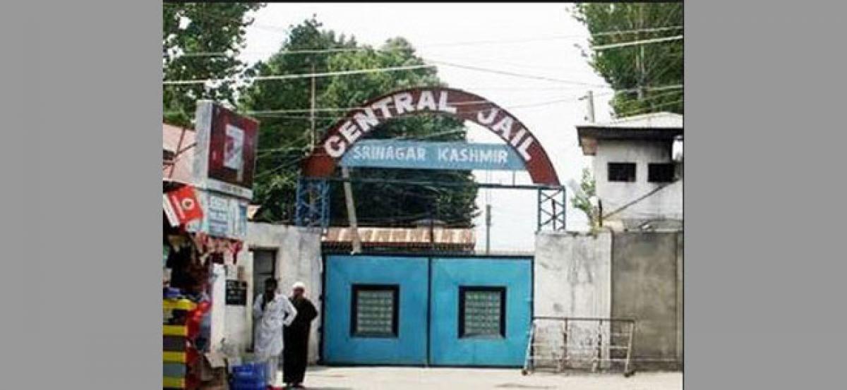 Mobile phone use, radicalisation of youths rampant in central jail Srinagar