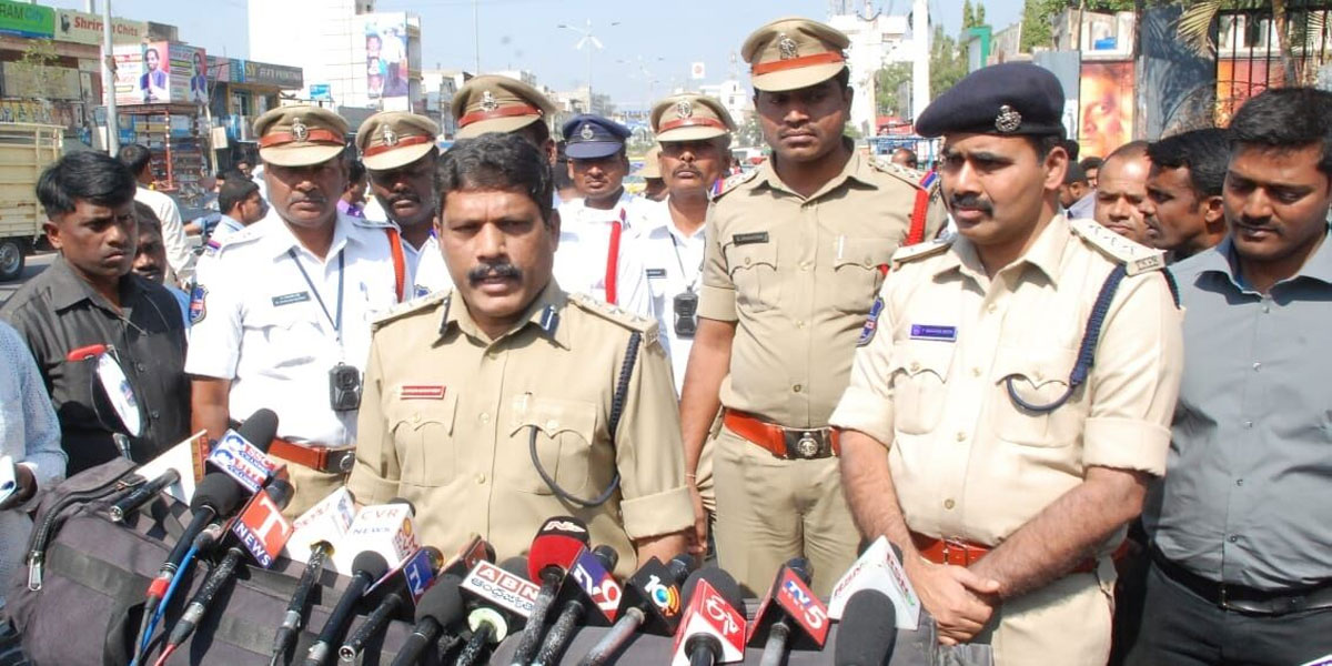 E-challan system launched by SP Chandrahshekar Reddy at Sangareddy