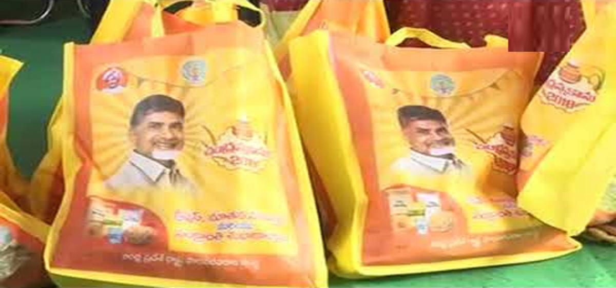 Sale of free Chandranna Kanuka bags in Tamil Nadu