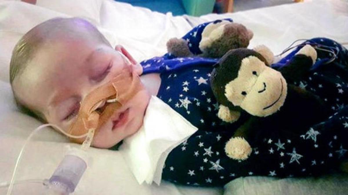 UK: Parents of baby Charlie give up on treatment, agree to let him die
