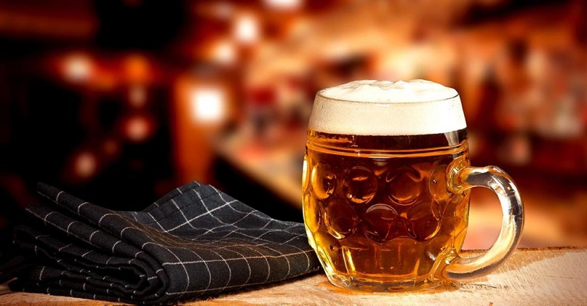 Enjoy first Beer Chugging battle for Indian corporates today