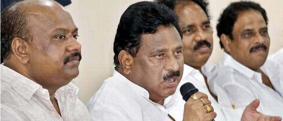 Chinarajappa condemns attack on Jagan