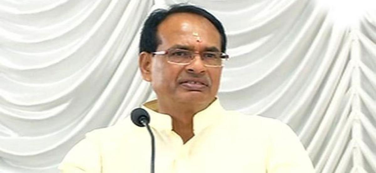 MP CM turns career counsellor for students