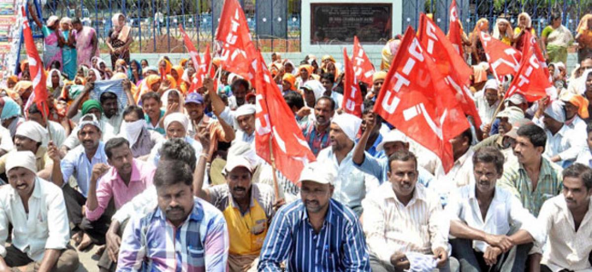 Workers demand hike in wages, stage dharna at Collectorate