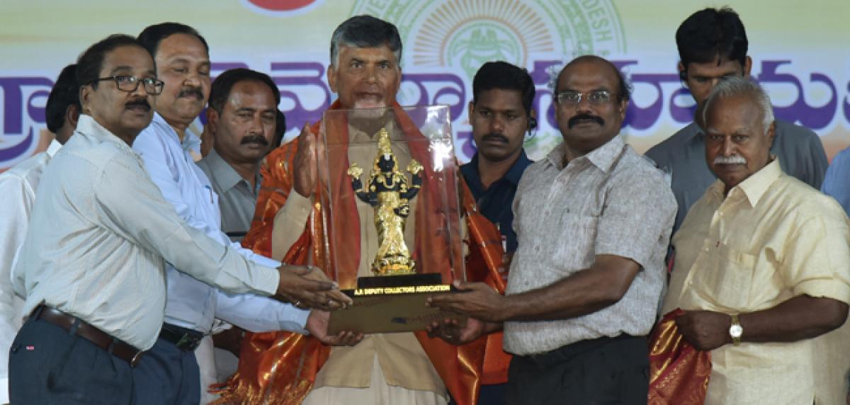 Chandrababu Naidu asks VRAs to hone their skills