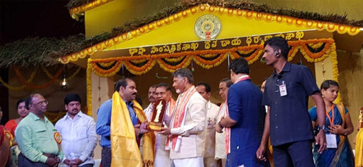 3 from Prakasam receive Government awards