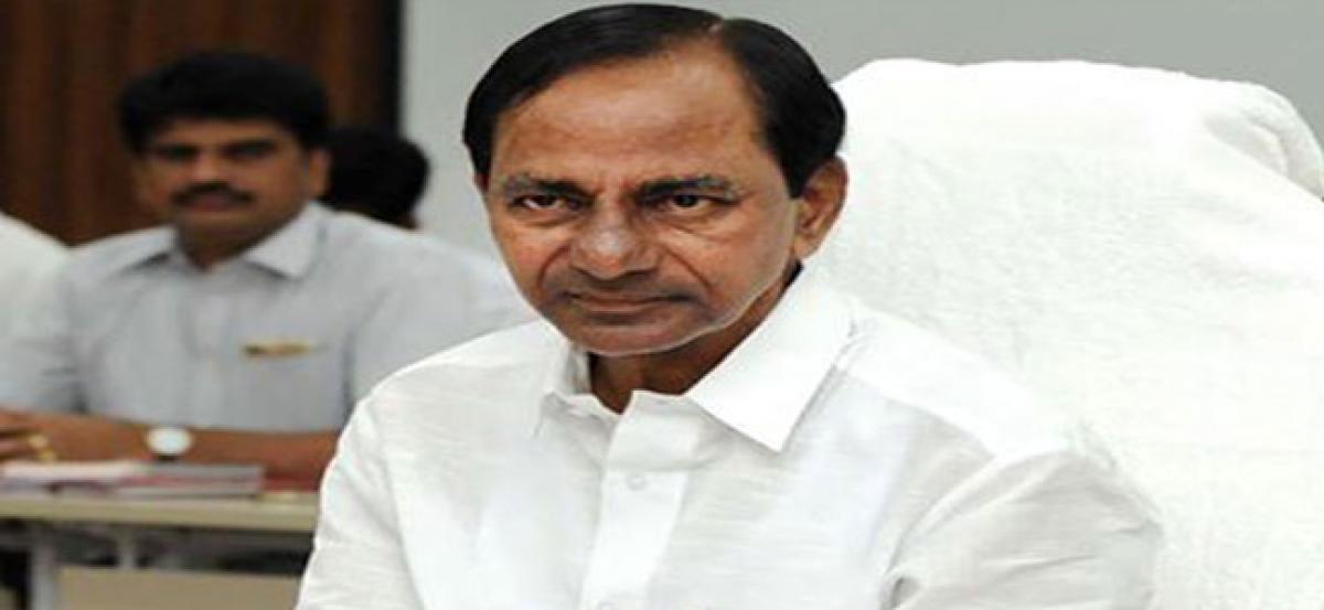 KCR to felicitate four top babus