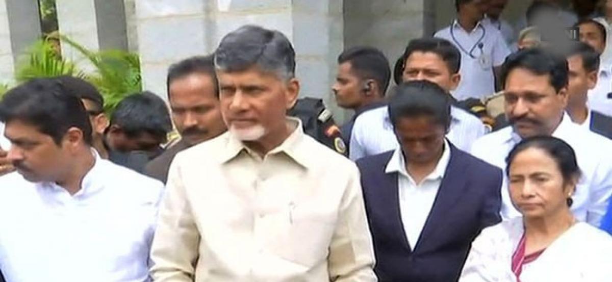 Mamata Banerjee, Chandrababu Naidu express willingness to work with Kumaraswamy