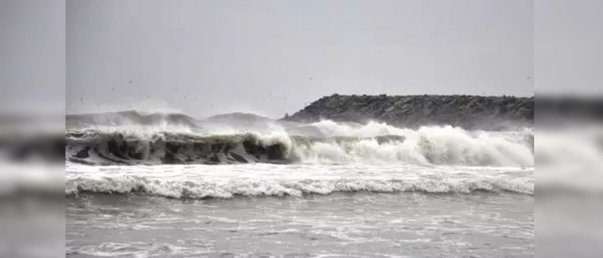 Heavy rains as cyclone Gaja hits Tamil Nadu coast, over 76,000 evacuated