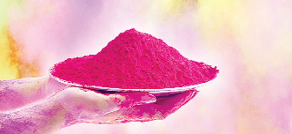 Use organic colours for Safe Holi