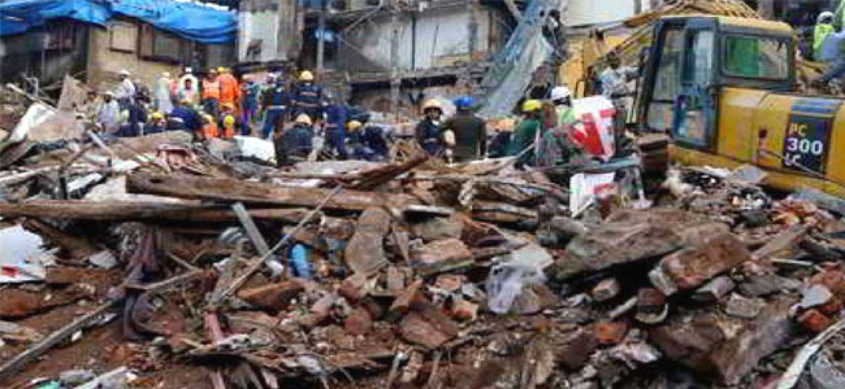 One killed, eight injured in building collapse in Thane