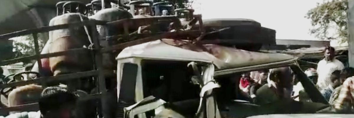 Gas cylinder vehicle and bus collided at Attapur bridge