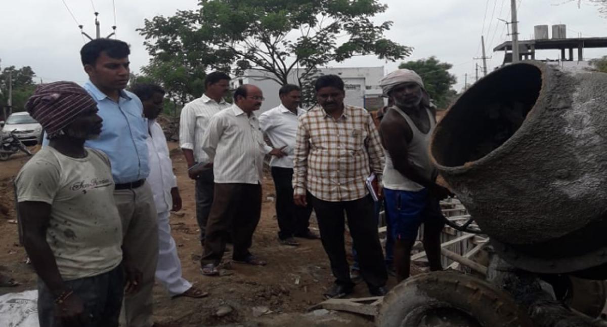 Khammam Municipal Commissioner inspects ongoing works