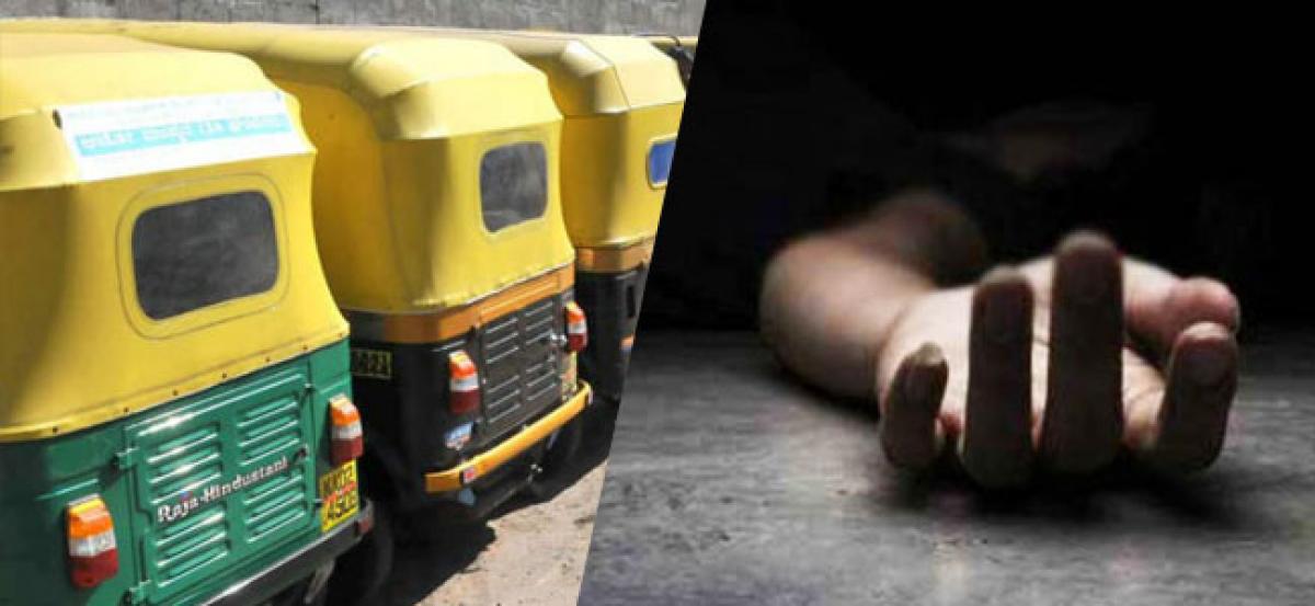 Auto-rickshaw driver commits suicide in Siddipet