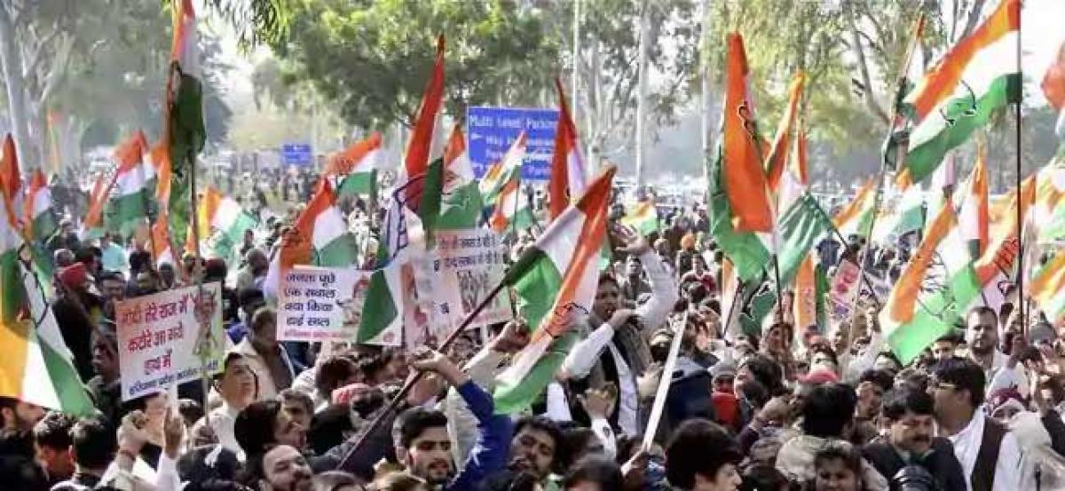 Congress workers demonstrate against note ban in Tripura