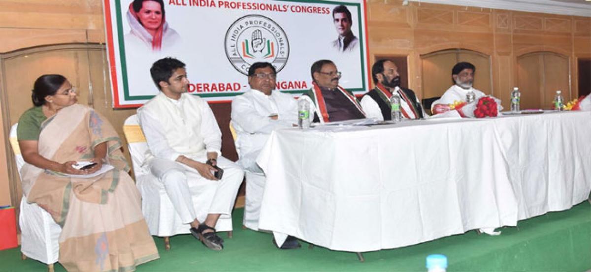 Congress body for professionals meets