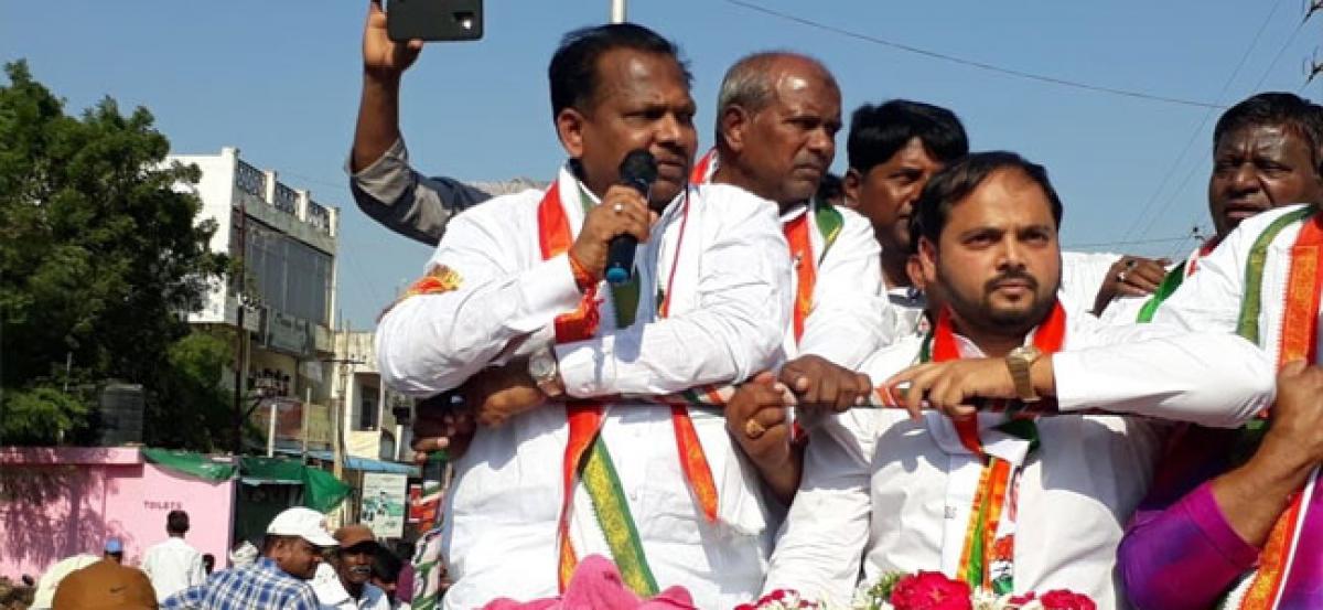 Former Minister flags off Congress rally
