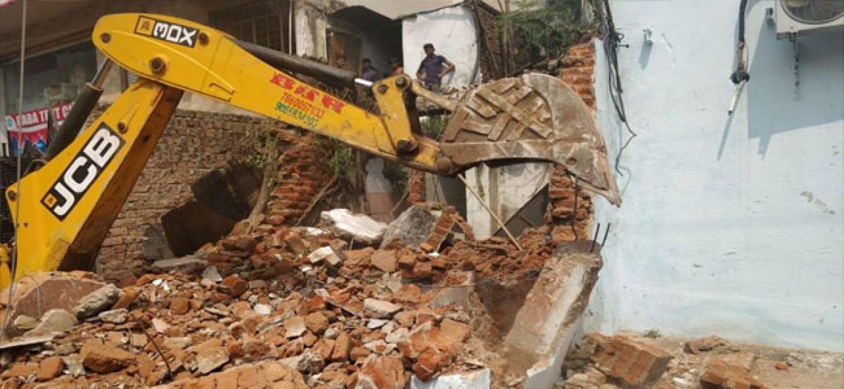 Corporator persuades GHMC officials to stop demolitions