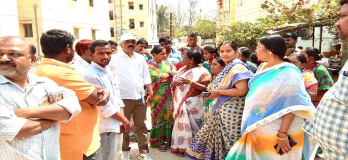 Corporator inspects water problems