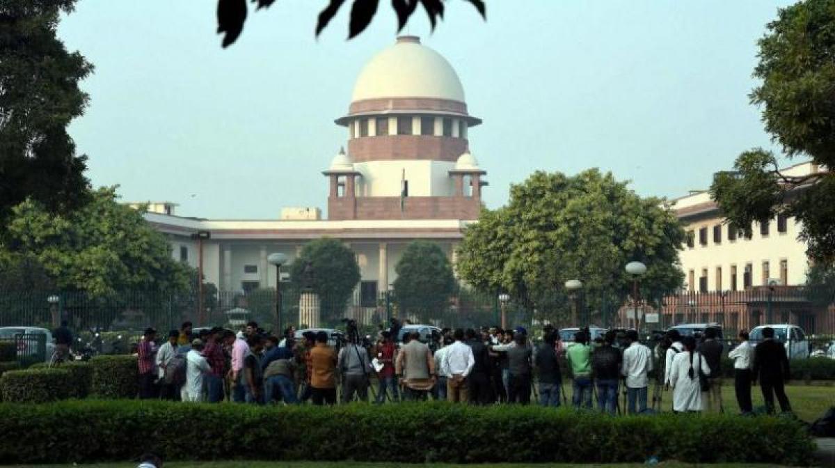 Banks, telecos must state deadline for linking Aadhaar to SIMs, accounts: SC