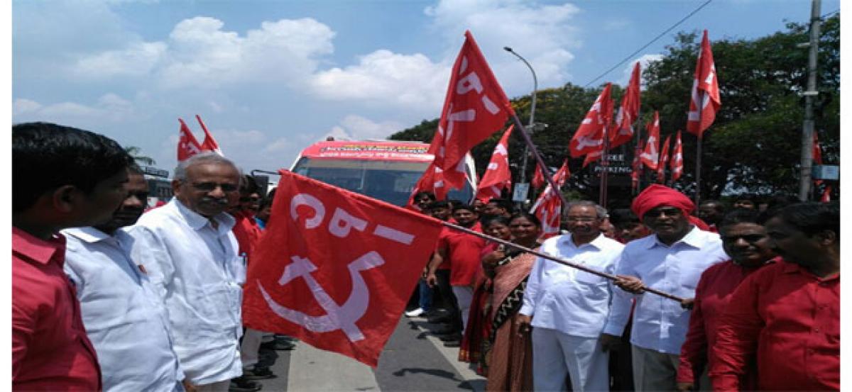 CPI flags off bus tour to commemorate Telangana Armed Struggle