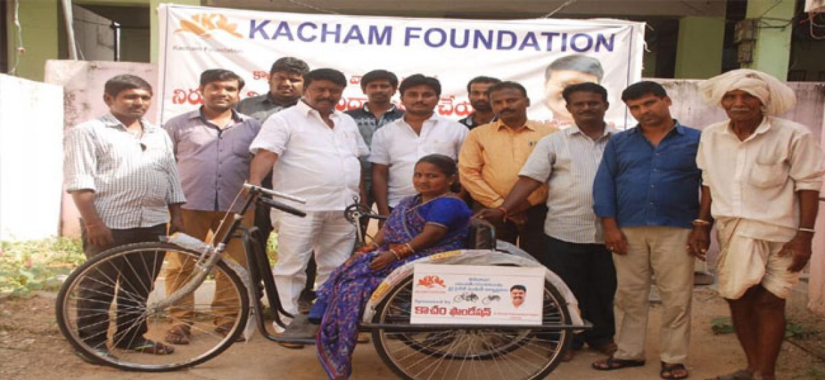 Kacham Sathyanarayana Gupta donates tricycle