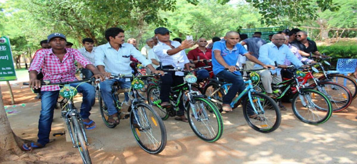 Cycle ride in zoo park to protect environment