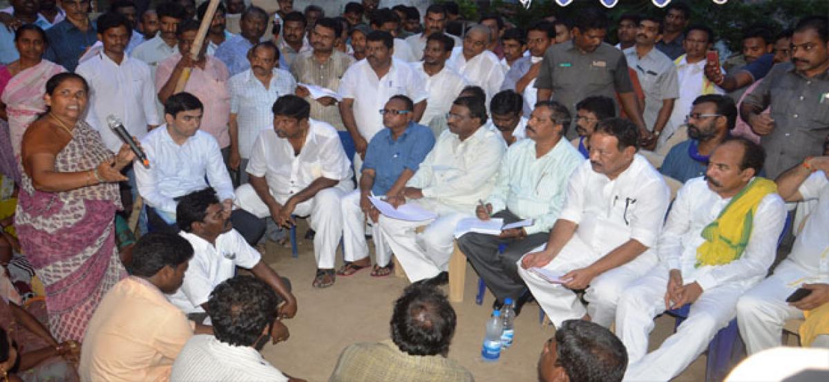 No work to eke out livelihood, Garagaparru Dalits tell Ministers