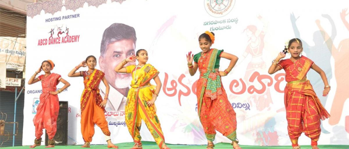 Students impress gathering at Anandalahari programme in guntur