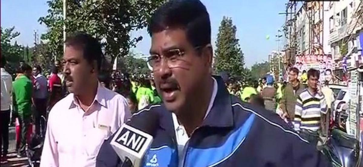 Dharmendra Pradhan takes part in cyclothon to promote fuel conservation