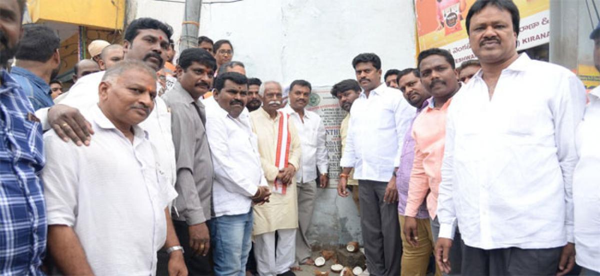 Dattatryeya inaugurates road works in Ramnagar