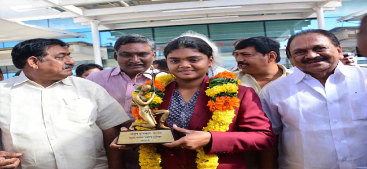 Grand welcome for city archer Jyothi Surekha