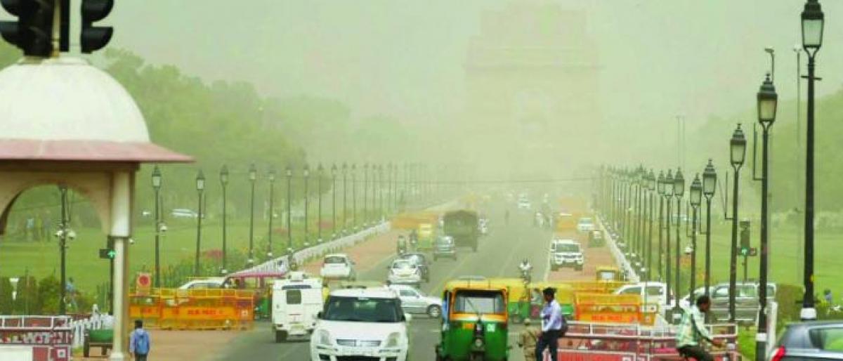 Delhis air quality reaches very poor, inches towards severe category