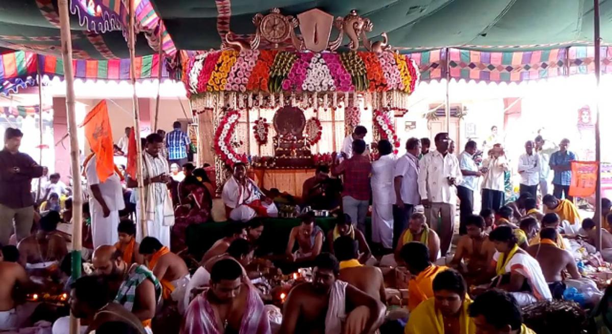 Devotees throng Kanyaka Paramaeswari temple