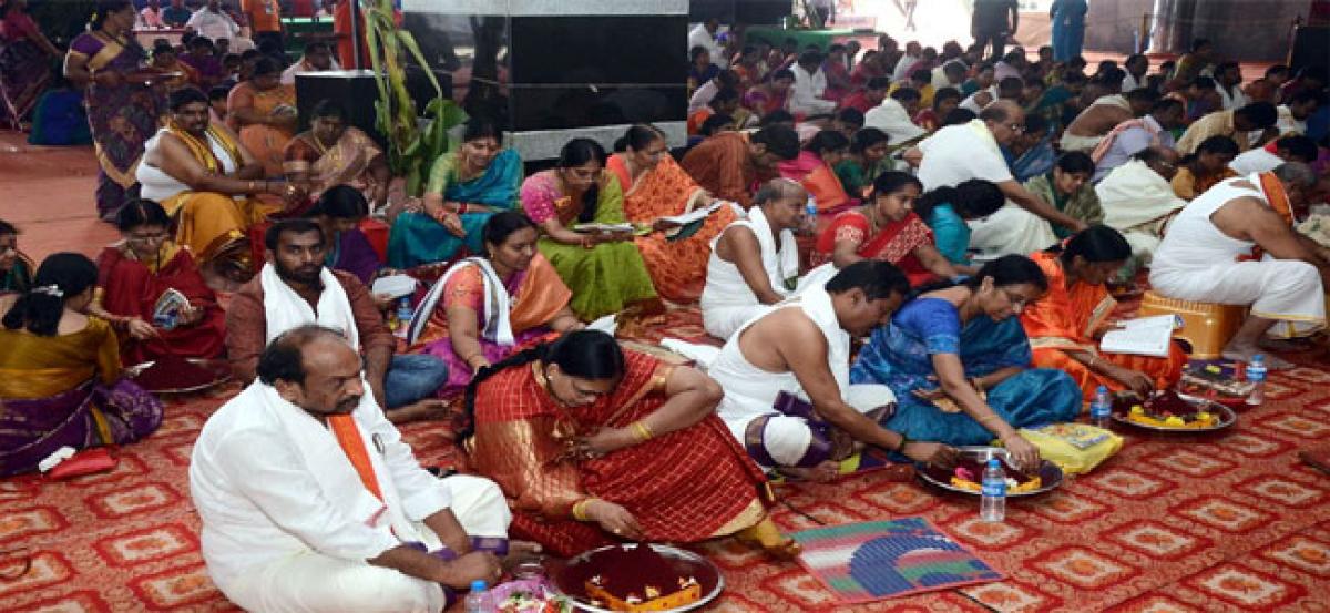 Seven lakh devotees throng Durga temple in eight days