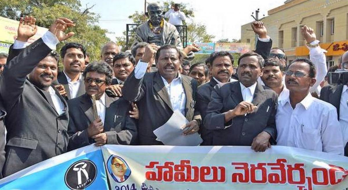 Dharna staged for High Court in Rayalaseema