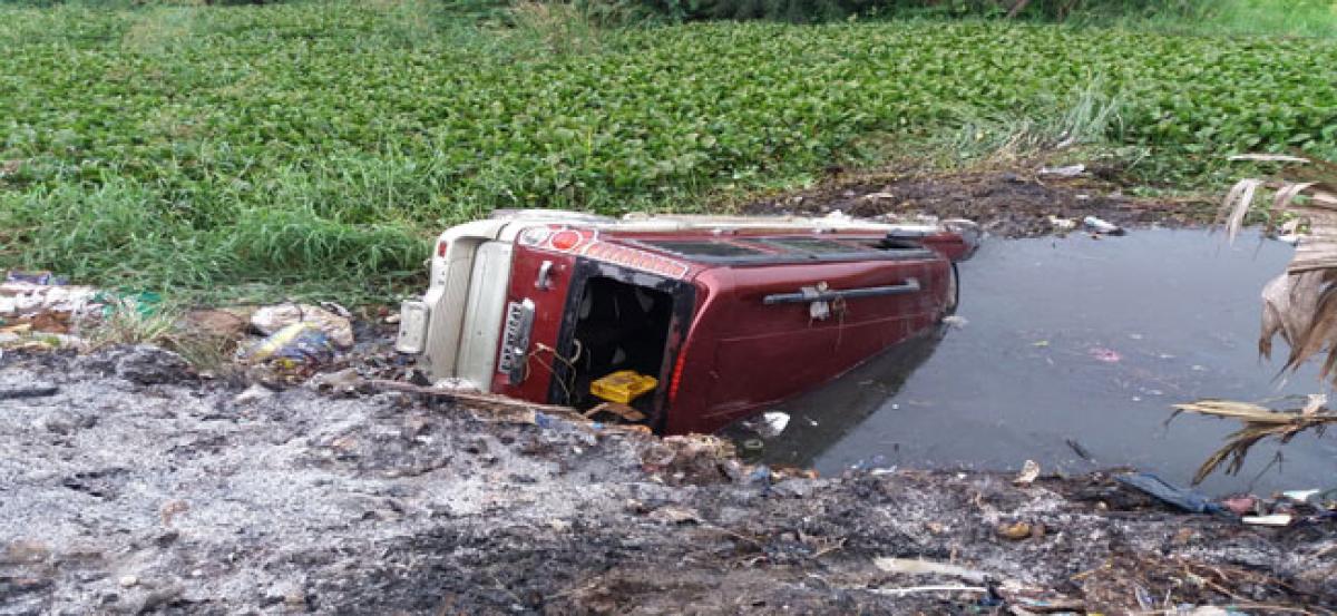 Six die as car jumps into water tank