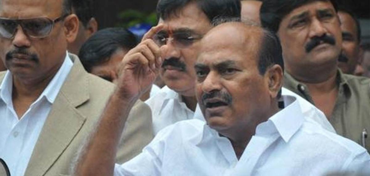 Diwakar challenges YSRCP MPs to quit 