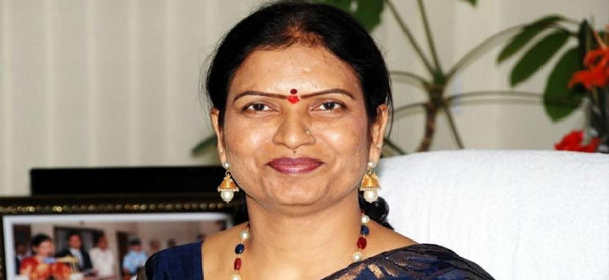 DK Aruna alleges TS Govt tapping phones of Congress leaders; demands action