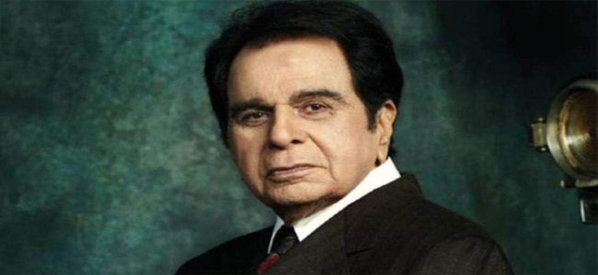 Veteran actor Dilip Kumar admitted in hospital