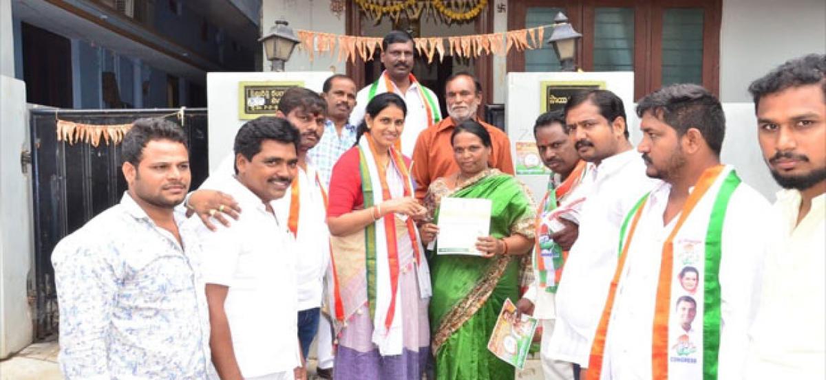 Devireddy Kamala Sudheer Reddy  conducts door-to-door campaign