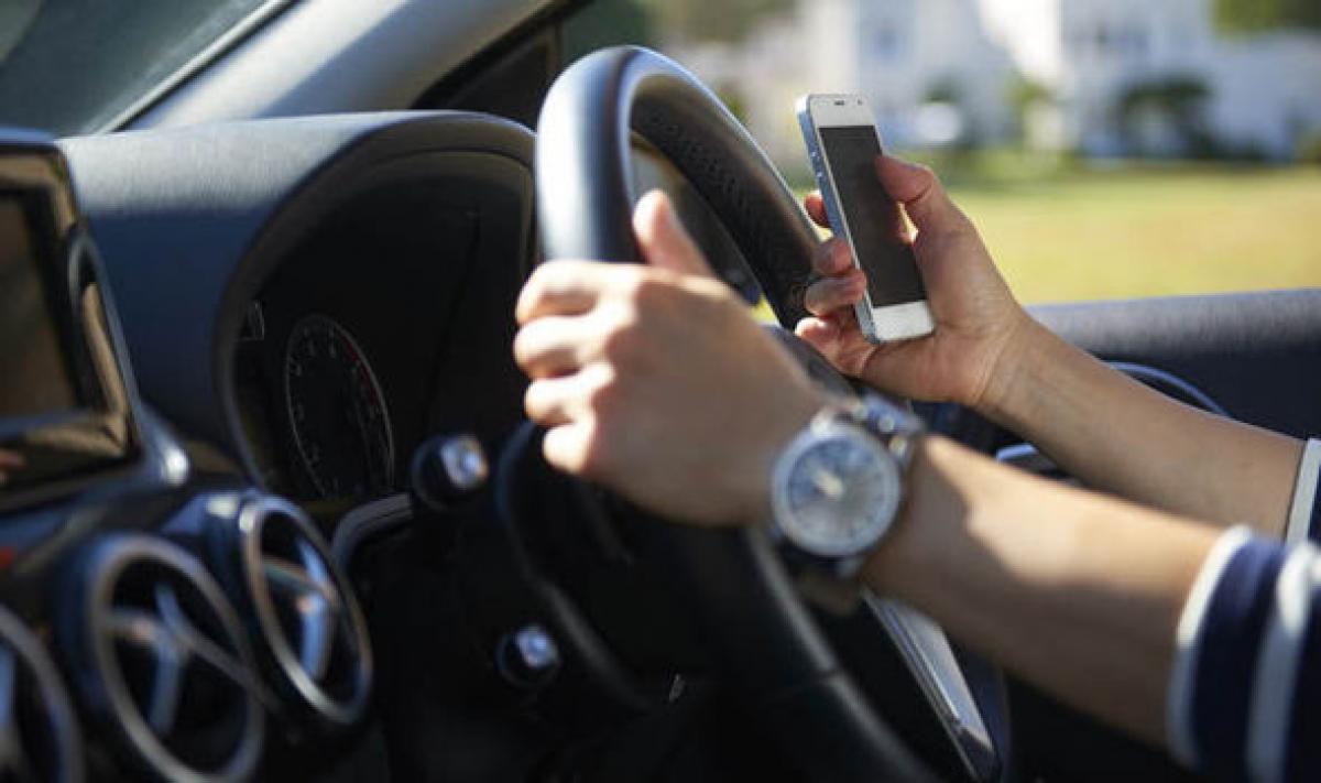 Drivers pay more attention to ringing phones than risks