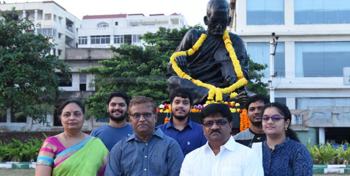 Dr Dwaram’s birth anniversary celebrated grandly