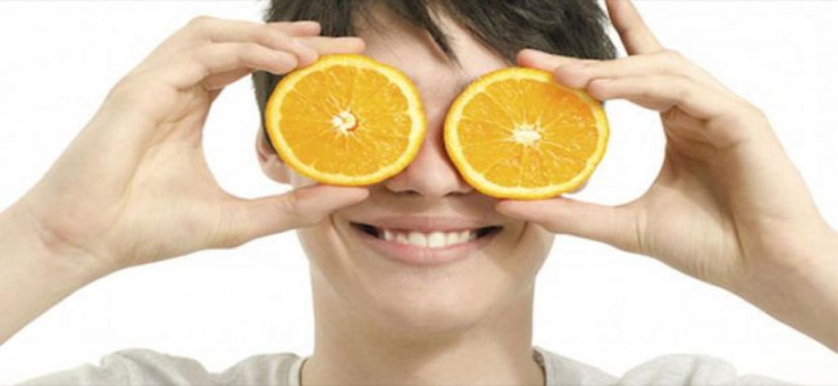 Eating oranges may help in preventing of eye disease