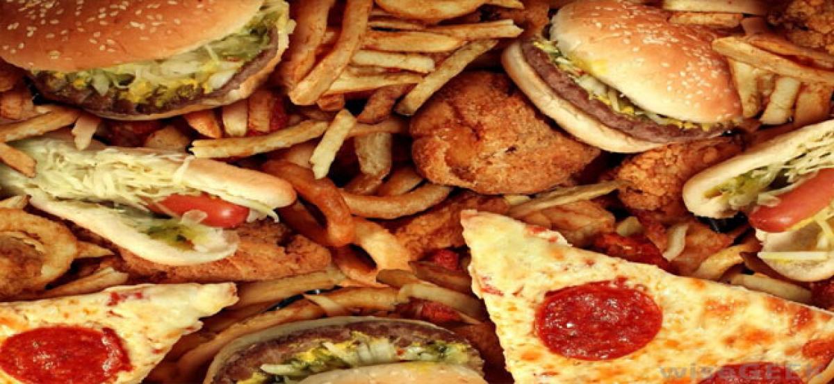 Eating hamburgers, pizza may increase cancer risk: Study