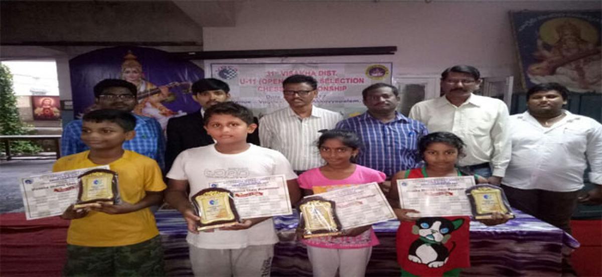 Nikhil, Varshini selected for state chess tourney