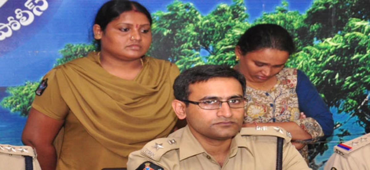 Woman Arrested For Cheating NRIs In Guntur