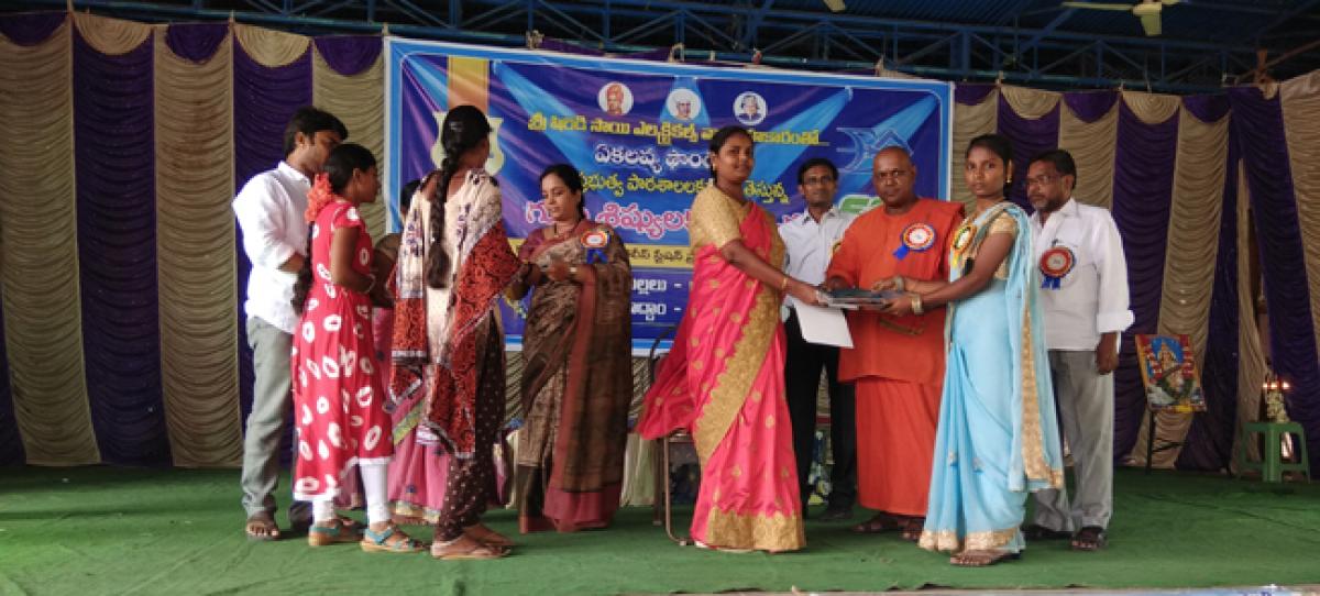 Ekalavya Foundation felicitates 110 SSC toppers in govt schools